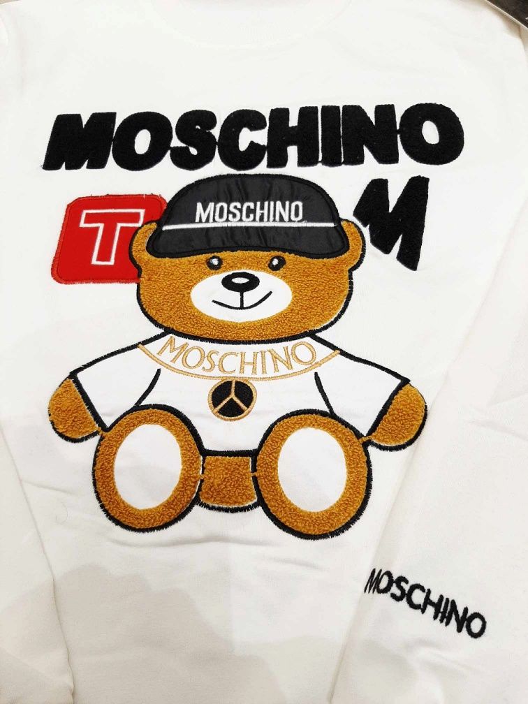 Блузи (суичъри) Moschino в бял и черен вариант - ТОП модел за сезона !