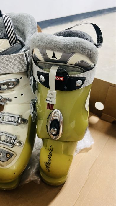 Clapari Atomic marime 24 stare buna, interior blanita foarte comoda