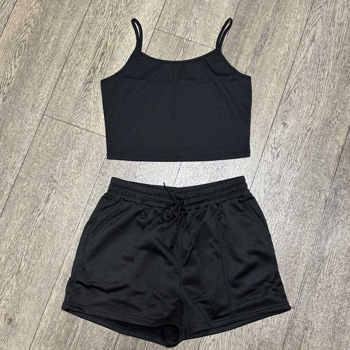 Bustiera neagra fitness