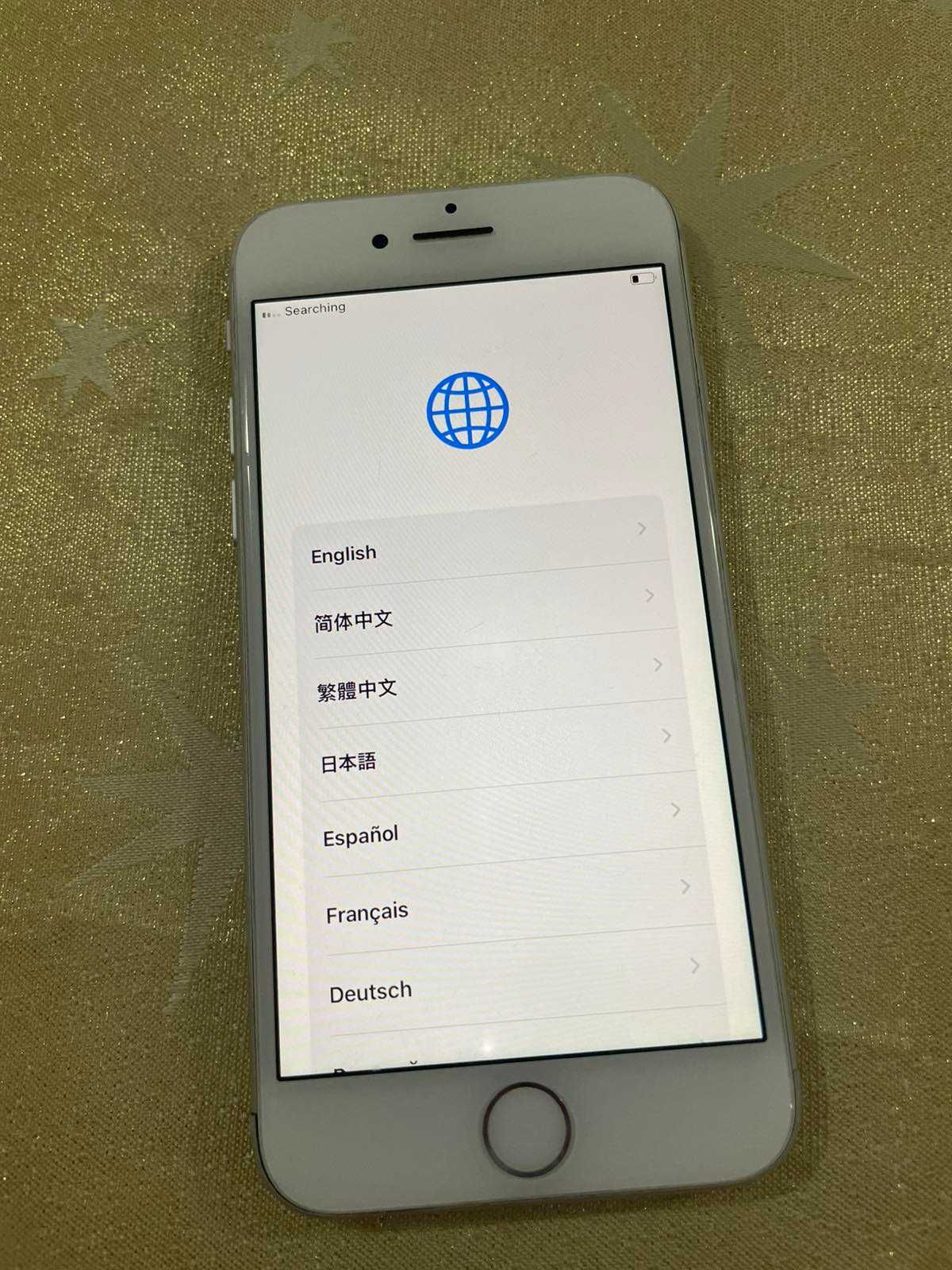 Продавам IPhone 8.