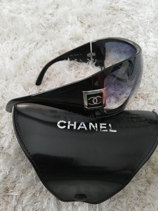 Vând ochelari de soare CHANEL dama.