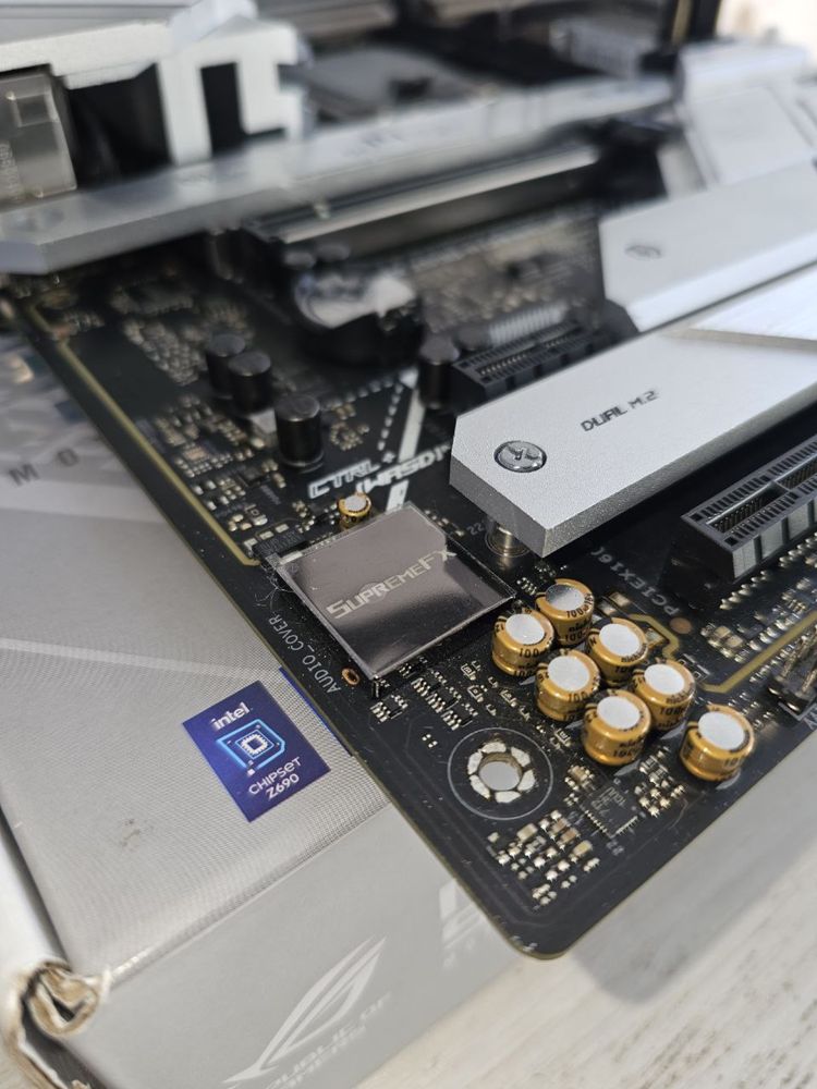 Z690(AsusRog), i5-13400f, Gskill Trident Z Royal 32g 3200mhz