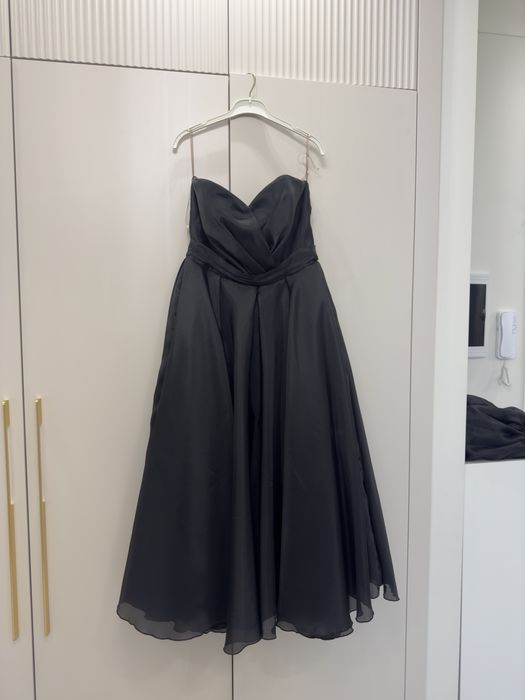 Элегантное черное вечернее платье