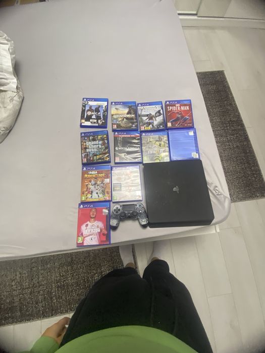 Ps 4 slim cu o maneta si 11 jocuri