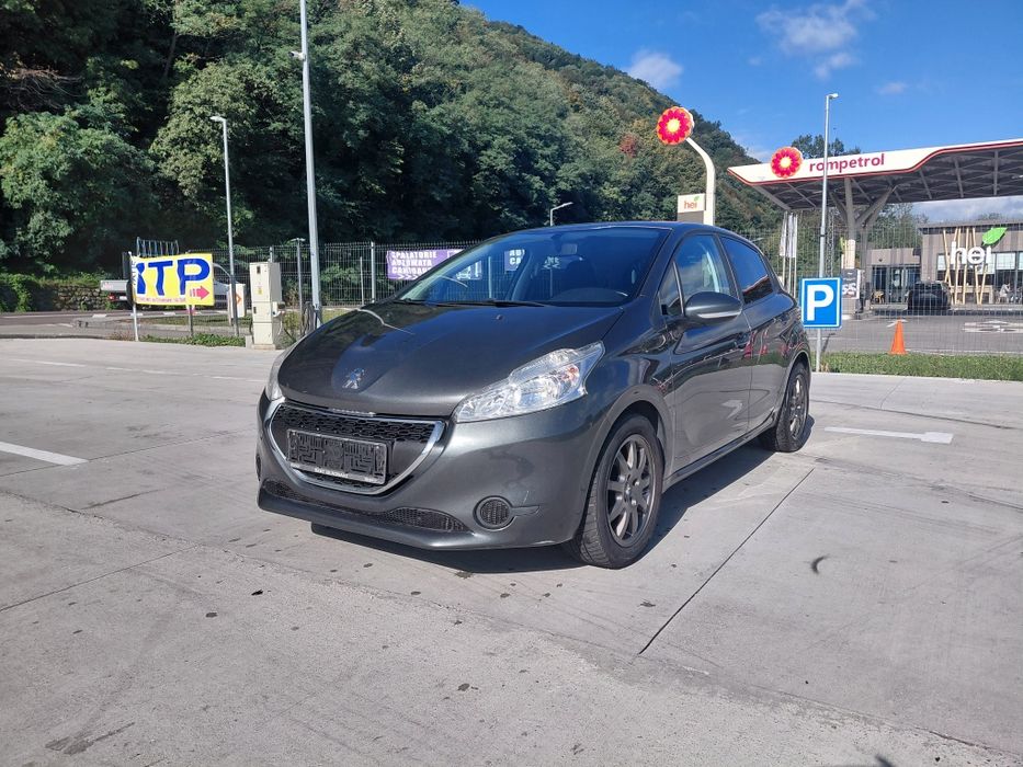 Peugeut 208 1,2 benzina an 2014 euro 5 Navigație/Incalzire scaune /