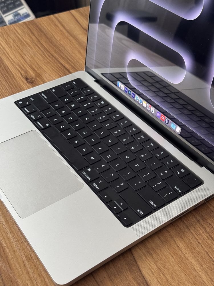 MacBook Pro m4 (silver)