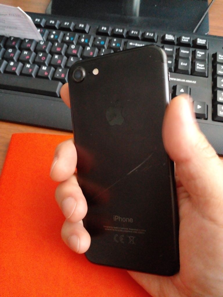 Iphone 7 SE Продаю