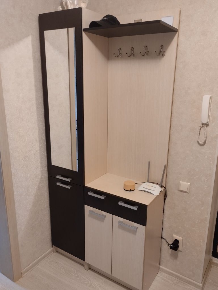Продам прихожую и обувницу