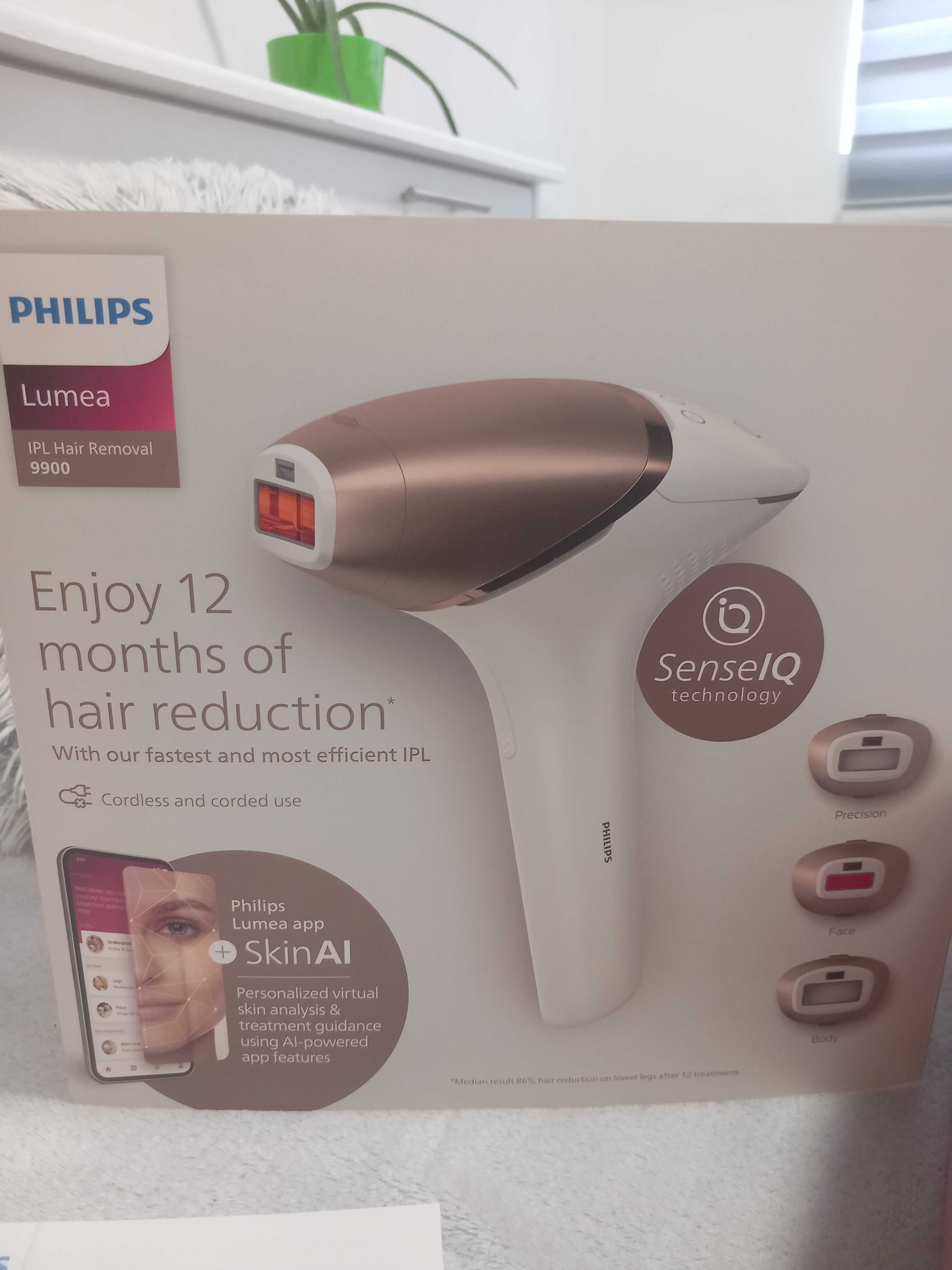 Фотоепилатор Philips Lumea 9900