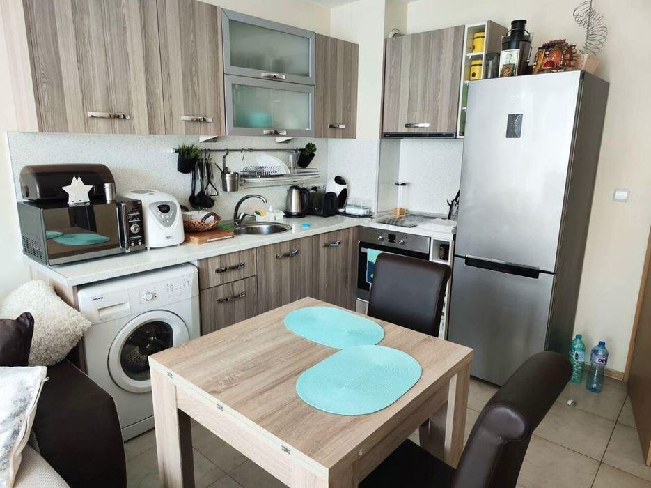 Дава се под наем Двустаен апартамент в Бургас, Славейков - 88 кв.м за 561 € - Снимка #1