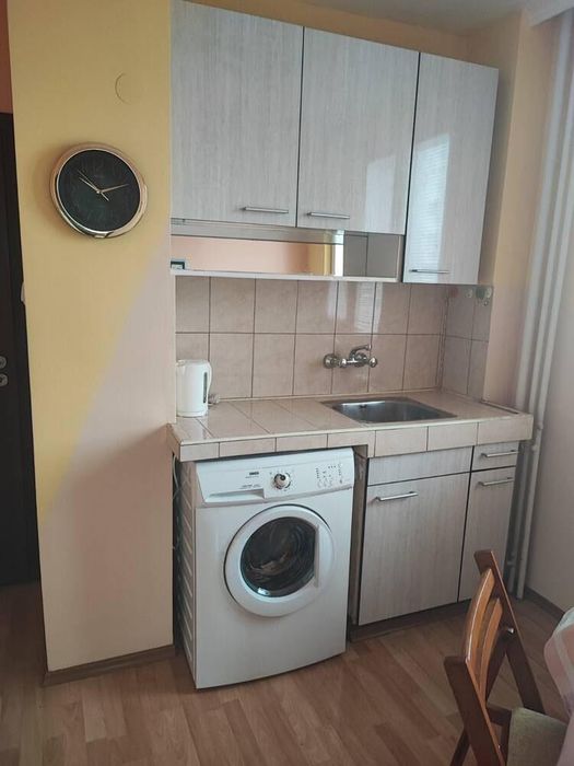 Дава се под наем Двустаен апартамент в Бургас, Славейков - 65 кв.м за 306 € - Снимка #2