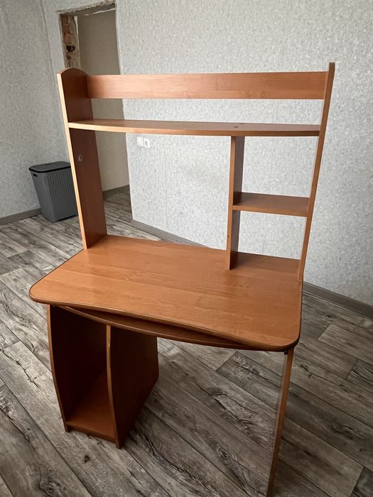 Продам компьютерный стол