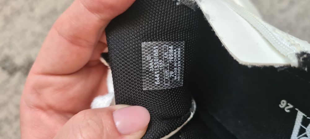 Vând adidași Zara nr. 26 în stare foarte bună