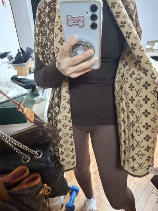 Шалове L Vuitton, Benetton