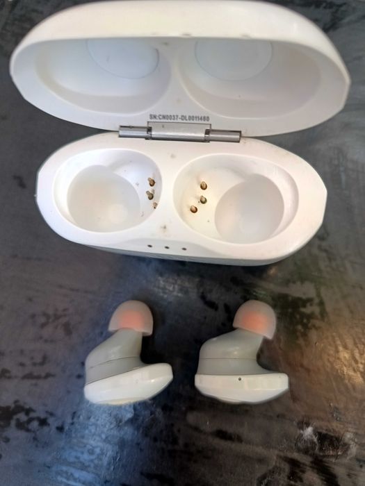 Безжични слушалки JBL TUNE125TWS