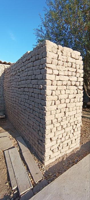 Жайдан шыккан керпич сатылады.