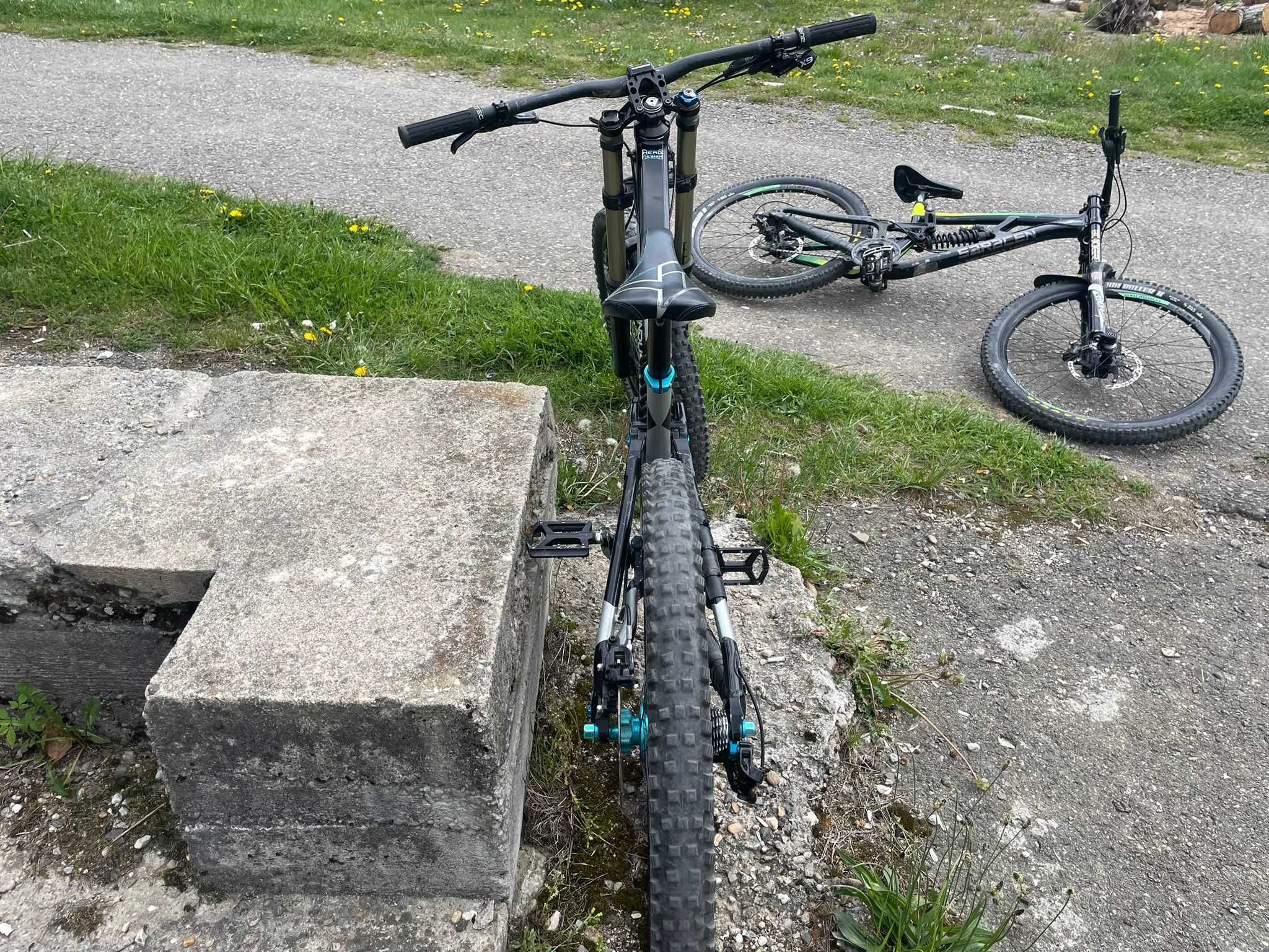 Bicicleta Downhill Yt tues 2.0