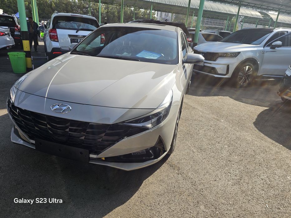 Hyundai Elantra  1.6 mator