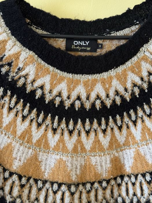 Пуловер на марката Only