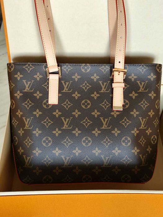 Louis Vuitton Дамска Чанта Практична и Шик с Асиметрични Дръжки