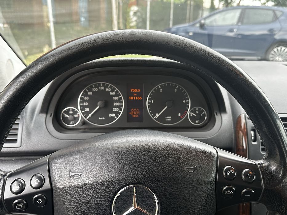 Vând Mercedes Benz A180