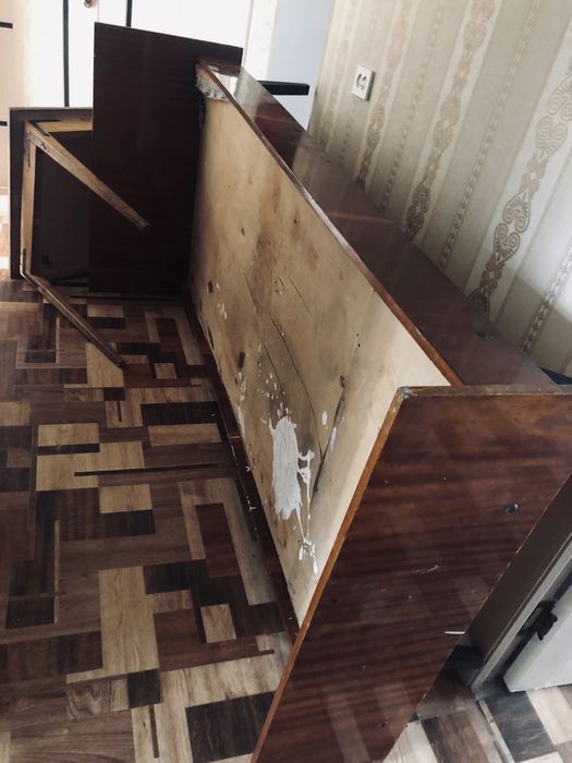 Отдам бесплатно кровать и стол