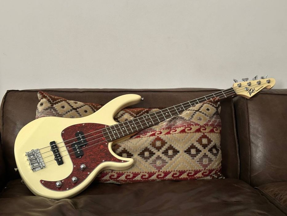 Продам бас-гитару Peavey Milestone IV