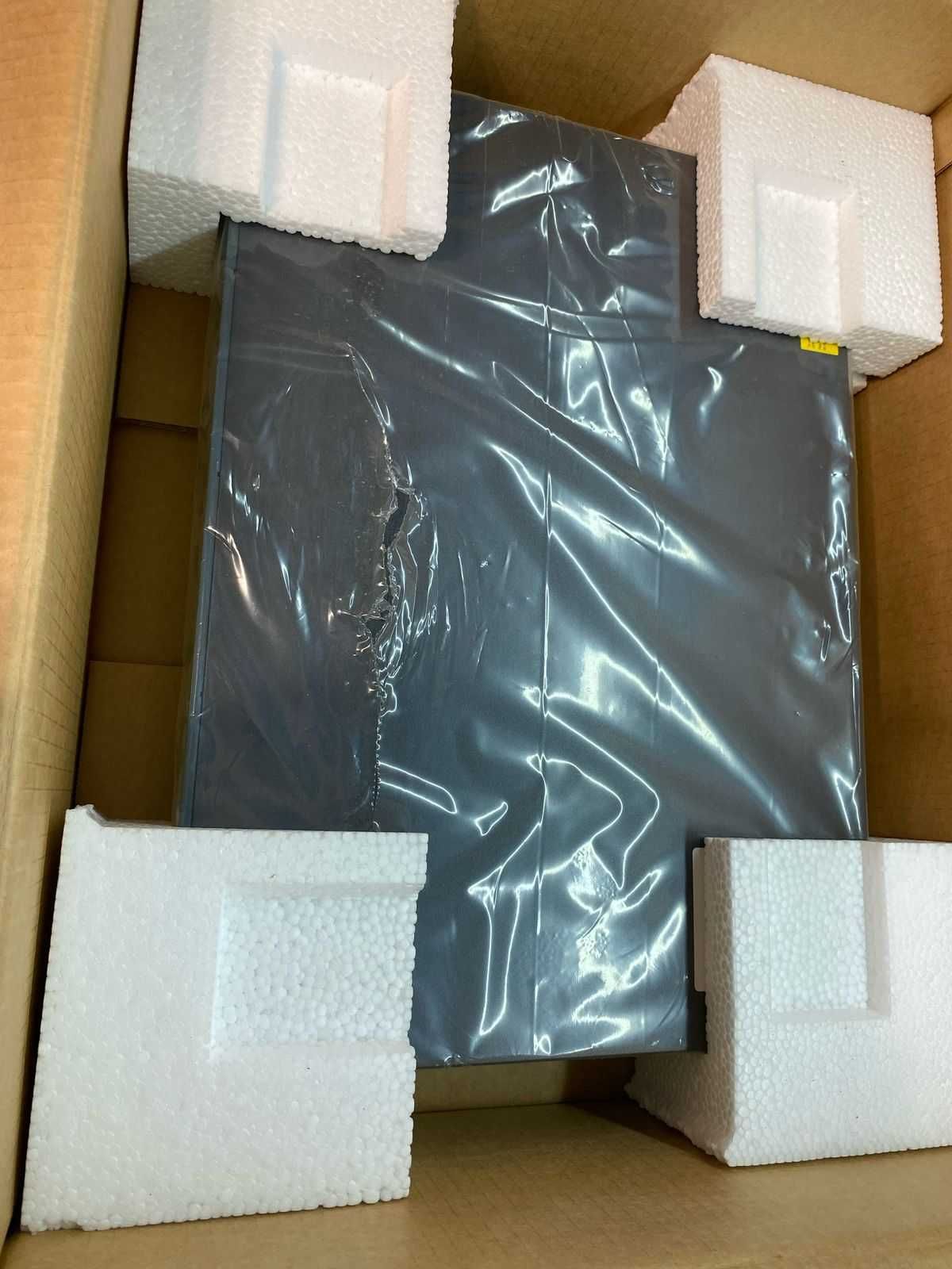 Коммутатор Cisco 2960 Plus 24-портовый