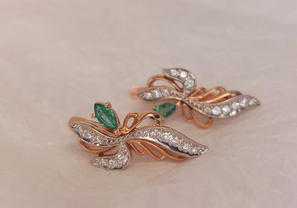 Продам красивые серьги с изумрудом и брилиантами