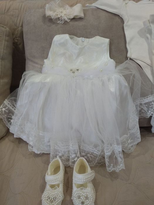 Продаётся комплект для девочки на выписку из род дома