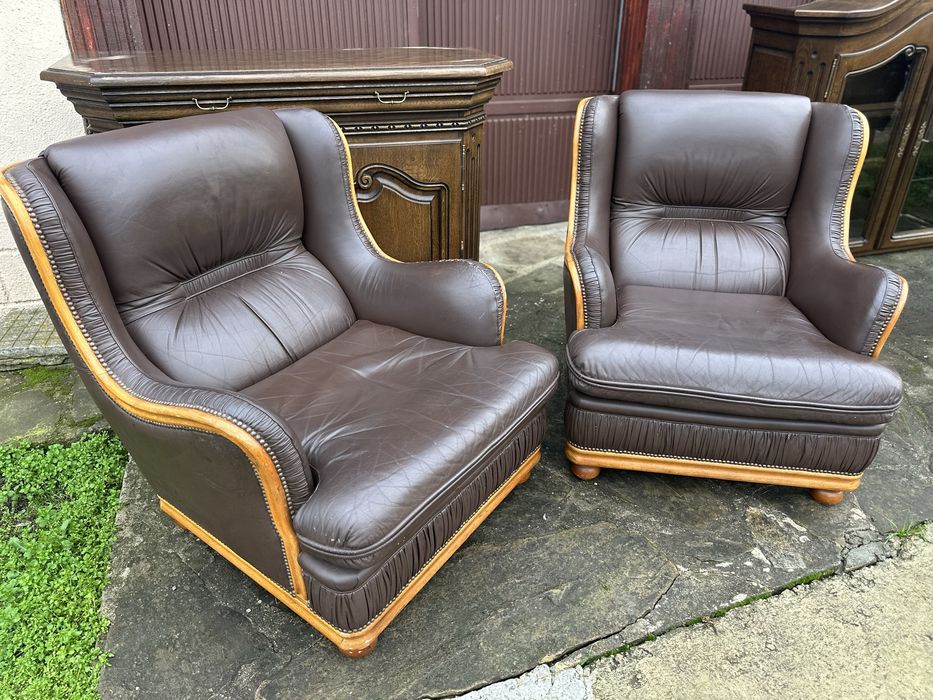 Два кожени фотьойла в класически стил