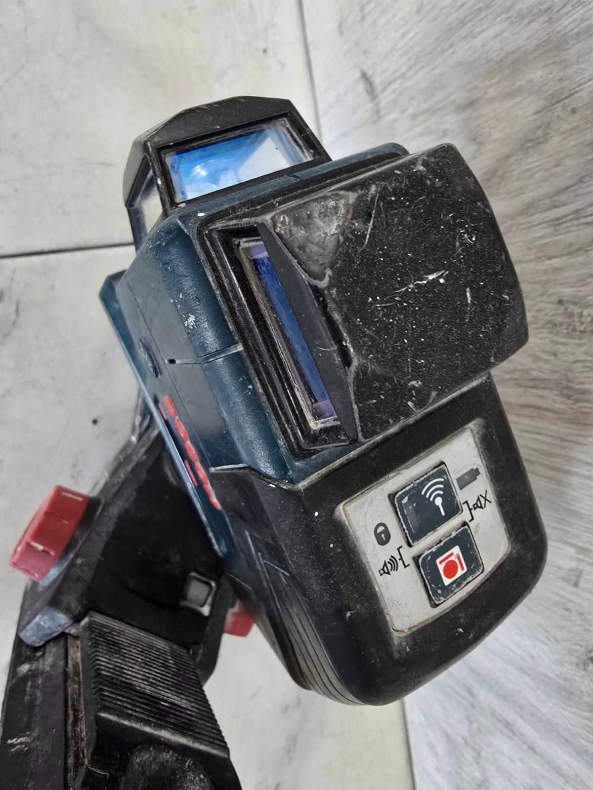 Линеен лазер Bosch GLL 3-80 P /със стойка за стена BM 1
