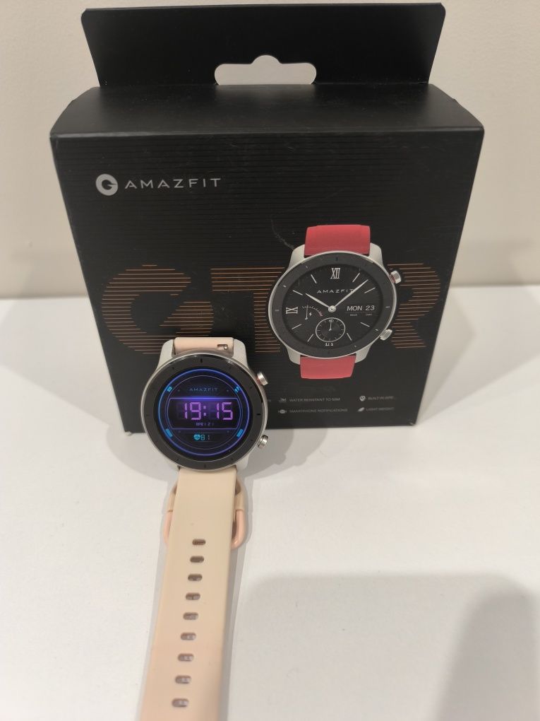 XIAOMI AMAZFIT GTR 42MM pink and red