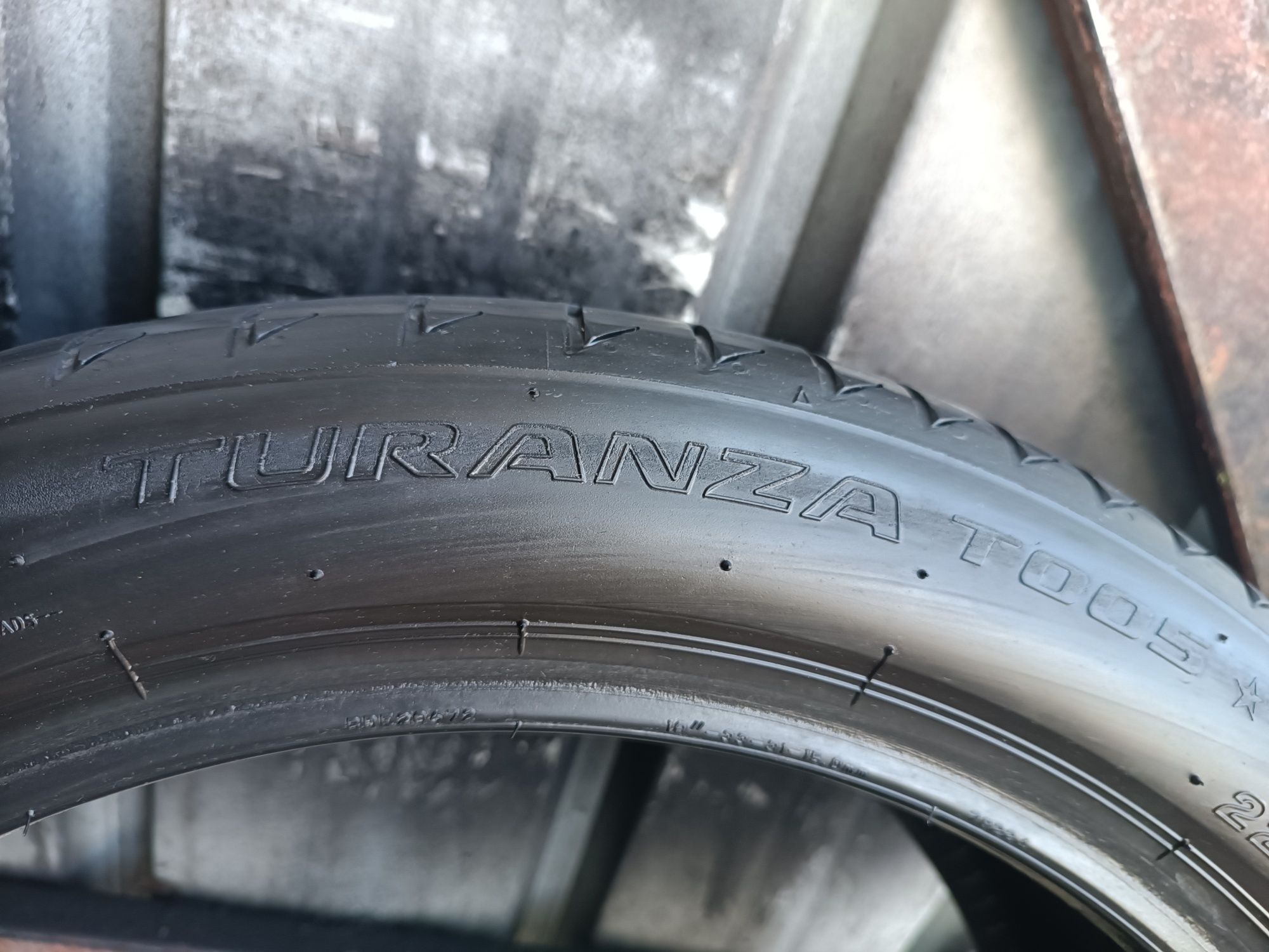 225/45/18 Bridgestone Дот 1121