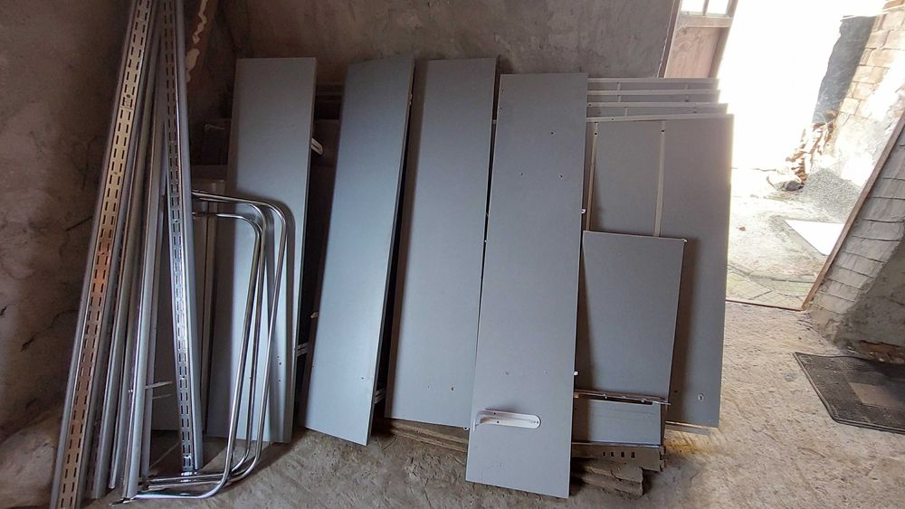 Етажерка за стена със стабилни дървени плоскости