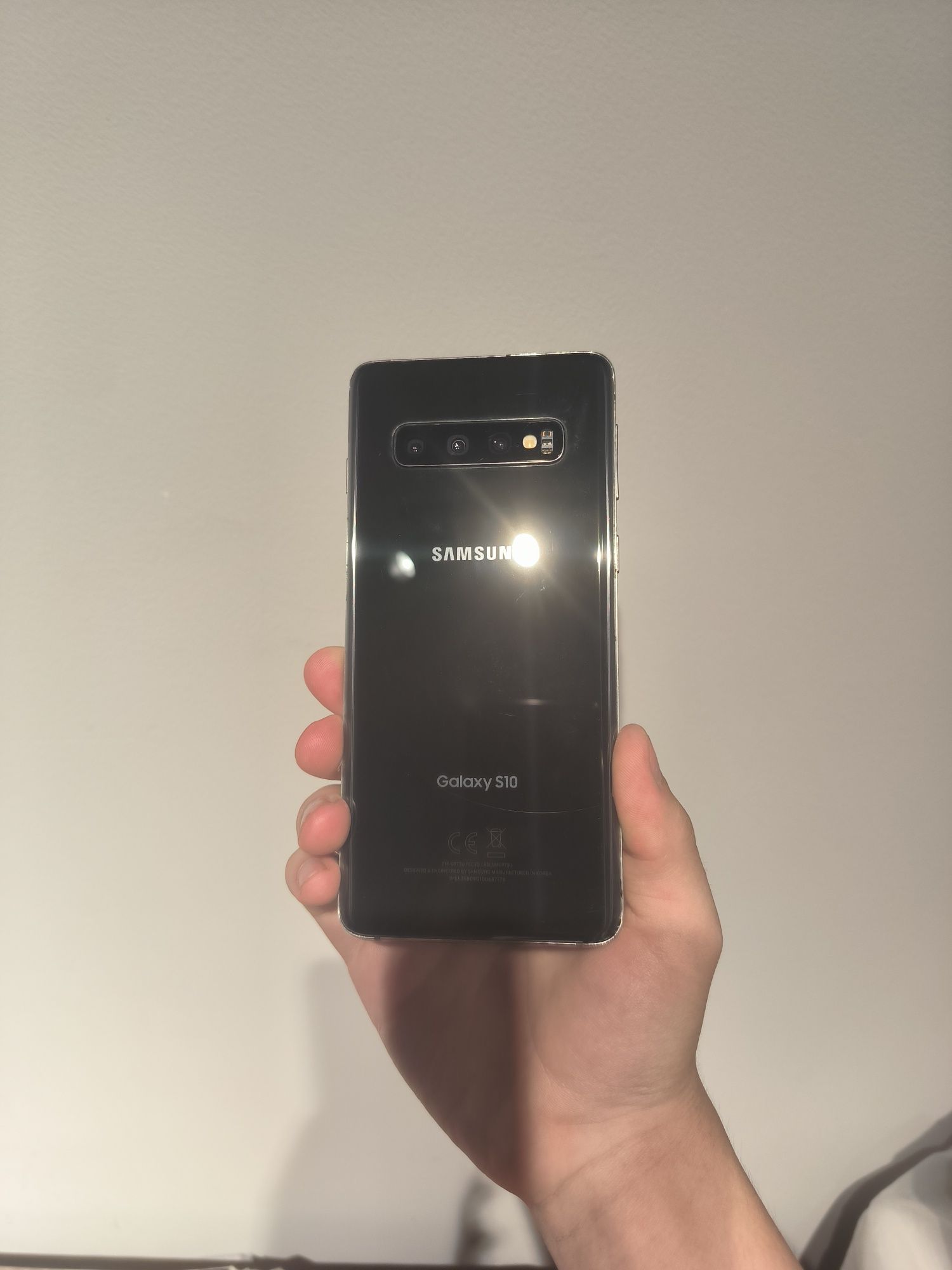 Samsung s10 в хорошем состоянии