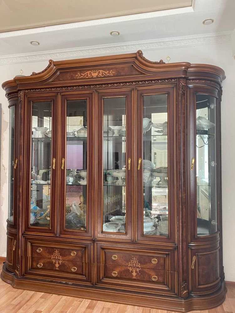 Продам Сервант в отличном