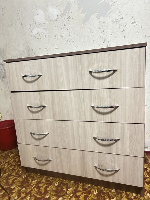 Срочно продам комод с зеркалом