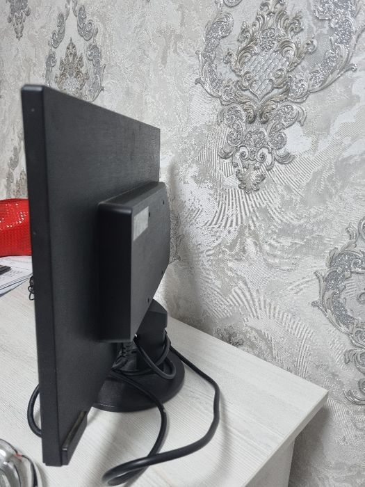 Monitor sotiladi 19 dyum defekt yo'q