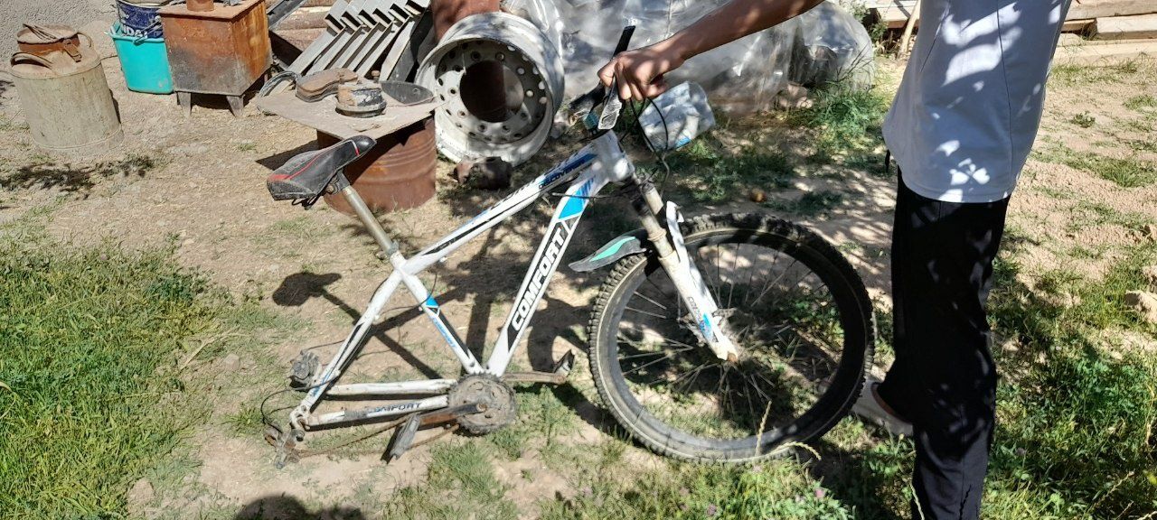 Velosiped 3 ta sotiladi