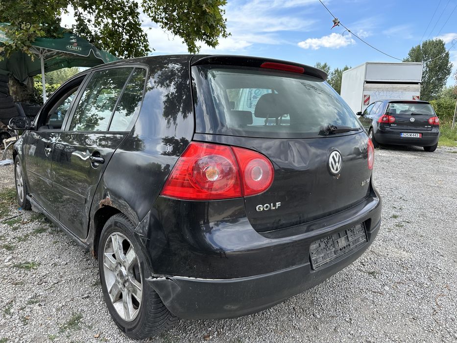 Голф 5 2.0 дизел 2004. Г 6 ск само на части