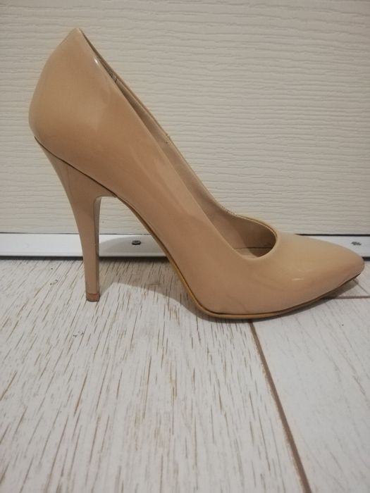 Pantofi stiletto bej