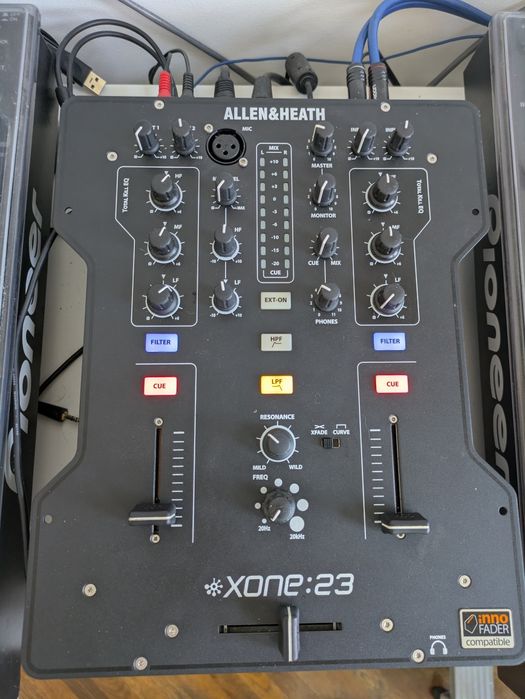 Vând mixer xone 23