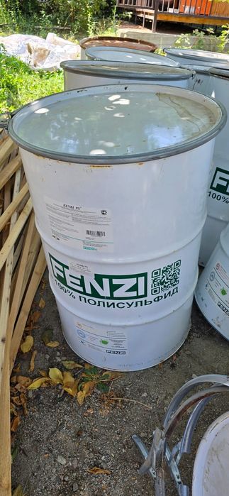 Продам 200 литровые бочки.