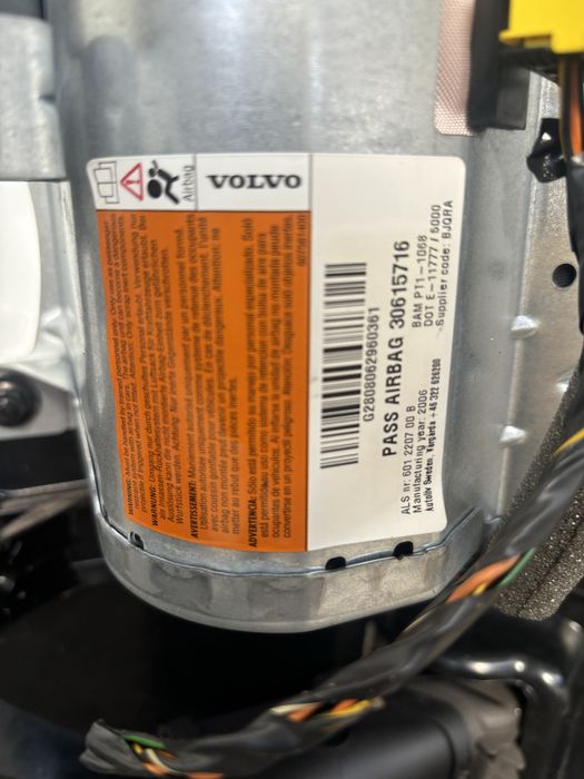 Plansa bord volvo S40 an 2006 compatibila si pe volvo V50 C30 sau C70