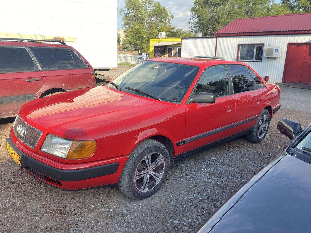 Продаеться Audi 100 C4
