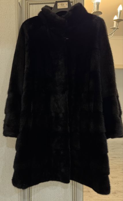 Шуба норковая в отличном состоянии. Цвет черный бриллиант