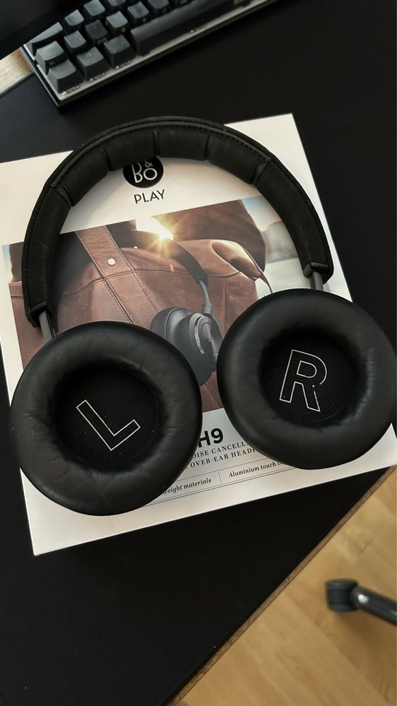 Casti Bang and Olufsen Beoplay H9 Black