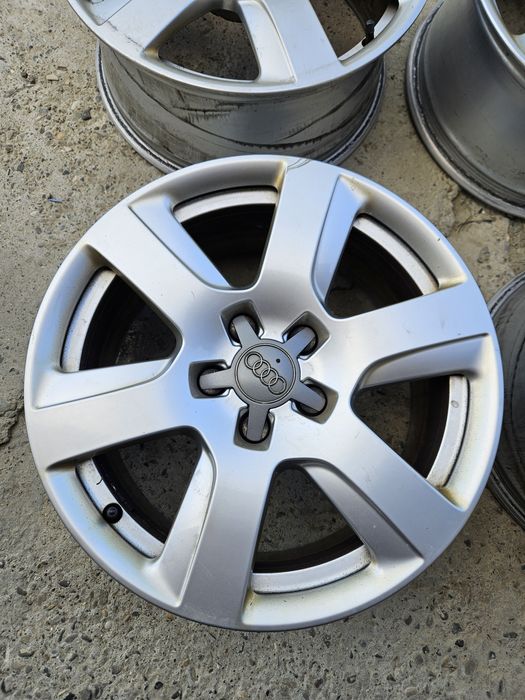 Vând jante originale Audi pe 17
