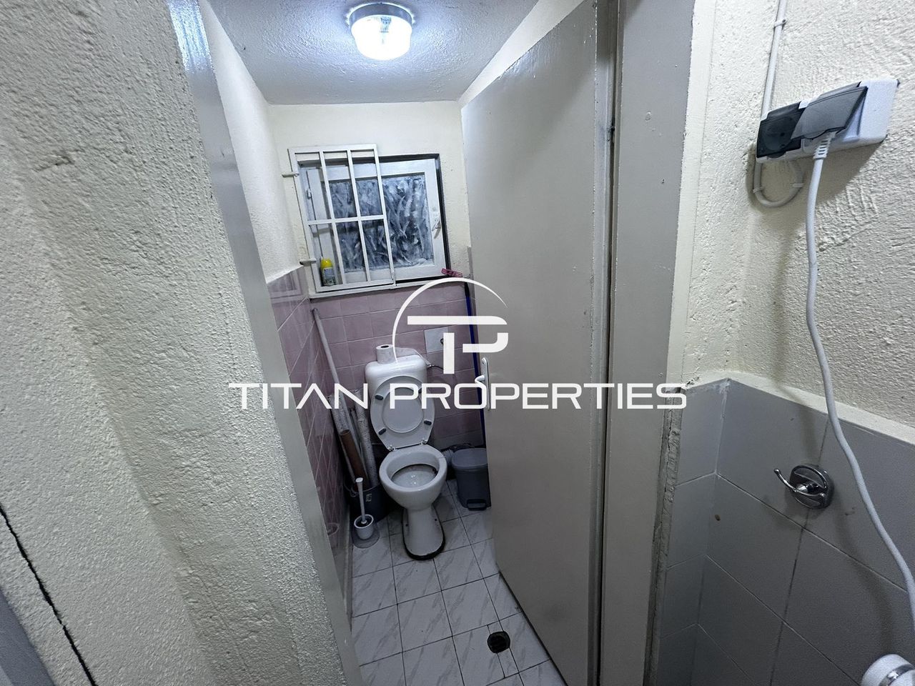 Дава се под наем Магазин в Варна, Спортна зала - 38 кв.м за 300 € - Снимка #3